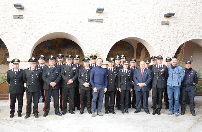 Foto di Gruppo con il Presidente, il Direttore e i Carabinieri Forestali