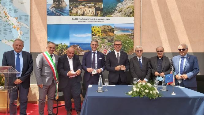 Il ministro Costa a Pantelleria: valorizzare l'Italia dei Parchi