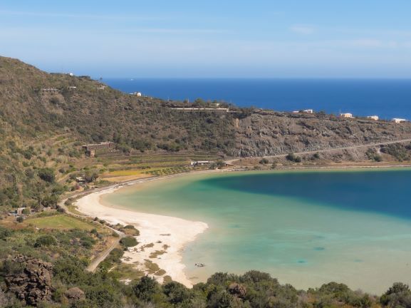 Avvertenze sulle regole di buon senso per  coinvolgere tutti al rispetto dell'integrità e della bellezza del lago di Pantelleria