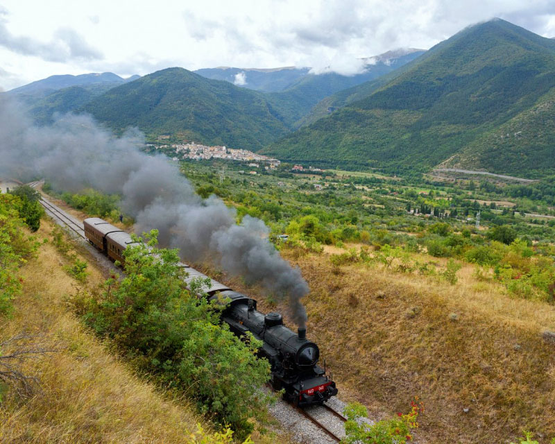 Comunicato stampa - Il Treno storico della ferrovia dei Parchi, domenica 12 novembre fa tappa a Pettorano sul Gizio