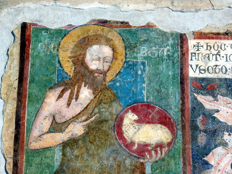 Dettaglio di S. Giovanni Battista sulla facciata della pieve di Piobesi