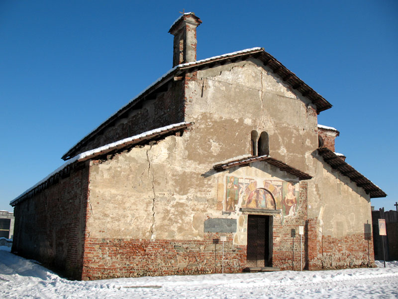 La facciata della Pieve di S. Giovanni ai Campi a Piobesi