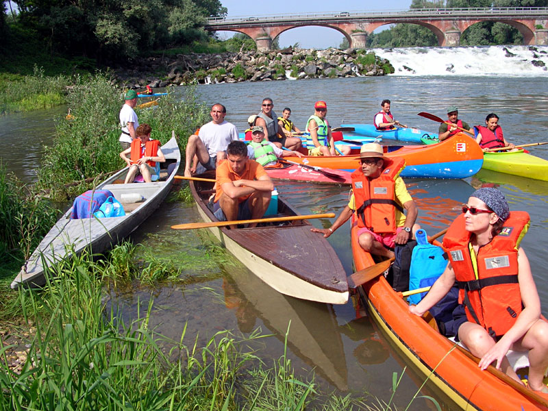 On the Canadian canoes at the departure point in Casalgrasso