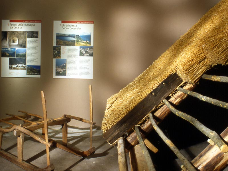 Museo del Parco: tetto in paglia del fienile