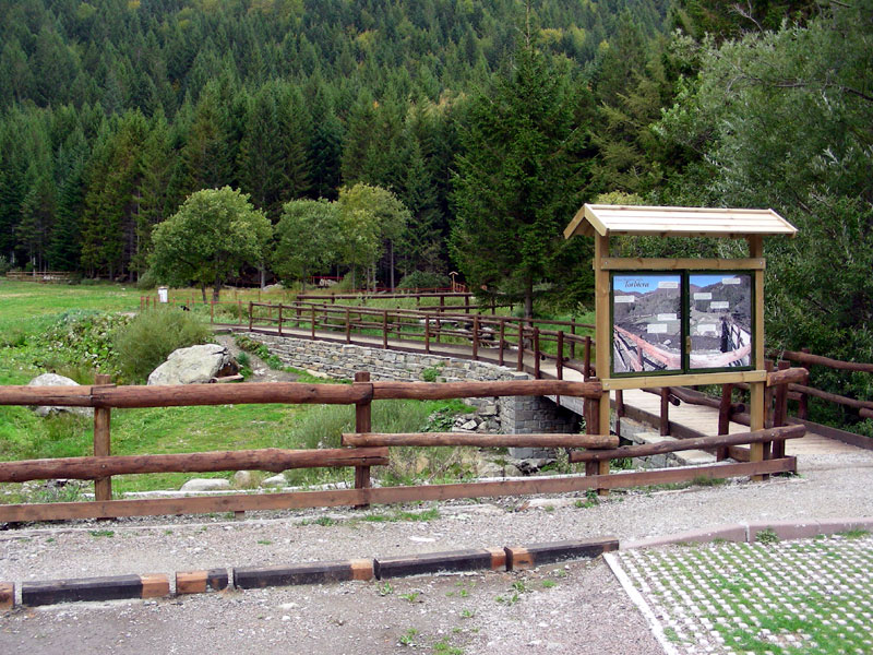 Accessible naturalistic trail
