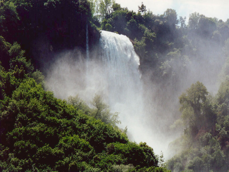 Die weniger bekannten Ecken des Marmore Wasserfalls