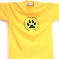 Gelbes T-shirt mit Wolfsspur