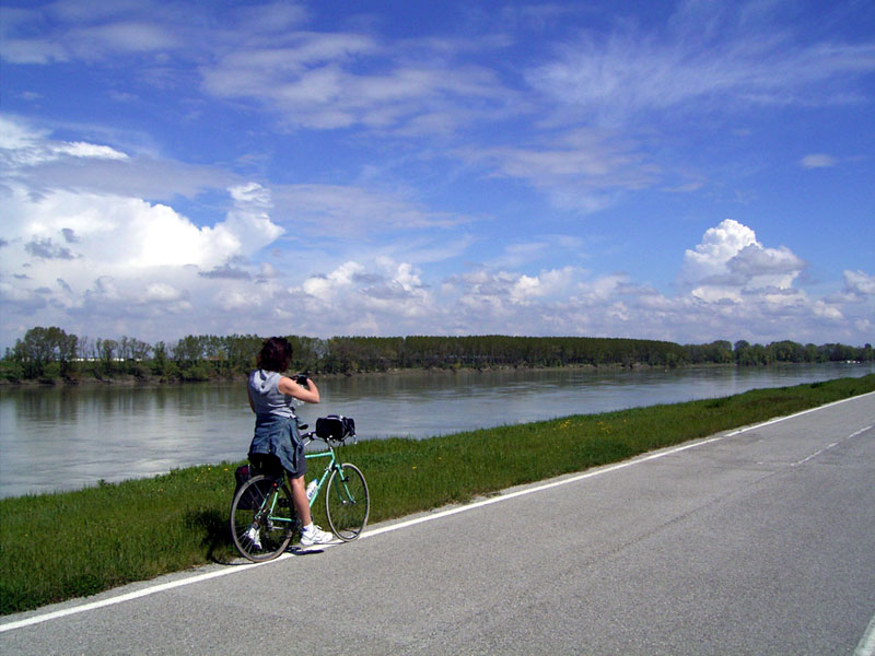 By bike surrounded by the nature of Oglio Sud Park