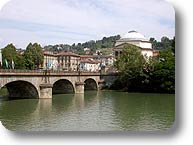 Il Po, il ponte Vittorio Emanuele I e la chiesa della Gran Madre a Torino