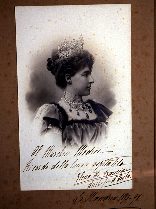 Elena D'Orleans, Duchessa d'Aosta, 1898, fotografia b/n.