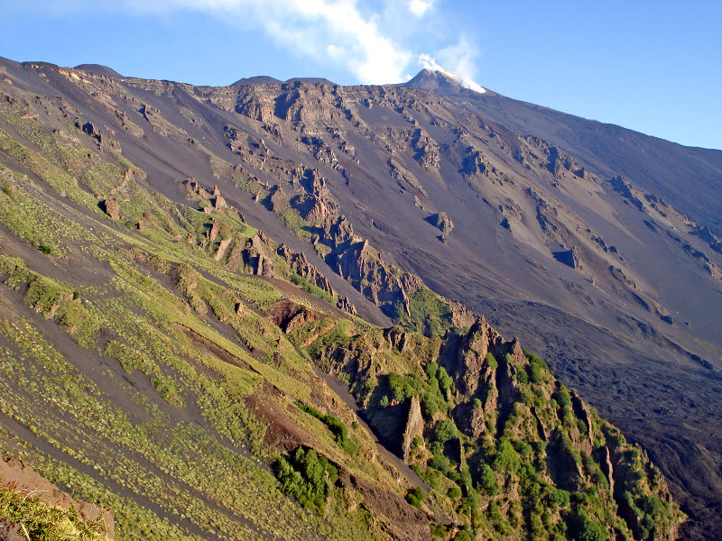 Etna, dentro la valle del Bove