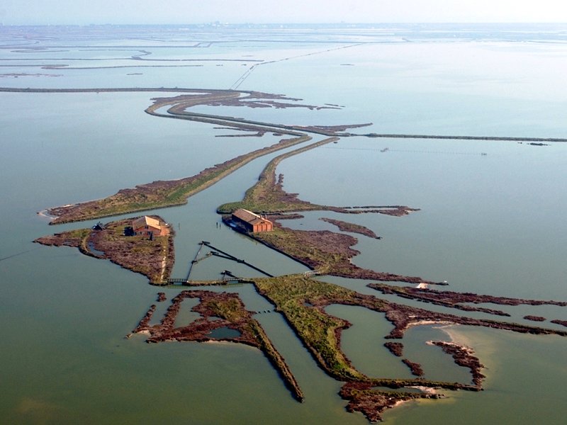 Aerial photo: lagoon with 'lavoriero'