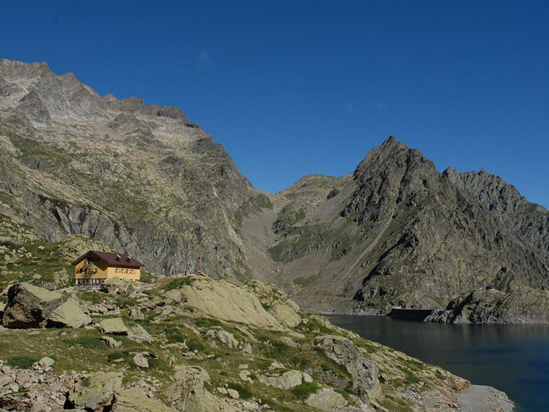 Berghütte Genova und See Chiotas
