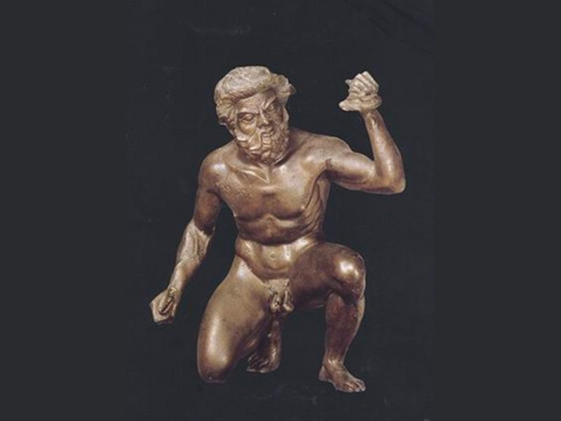 München, Antikensammlungen: bronze statue of a duelling satyr