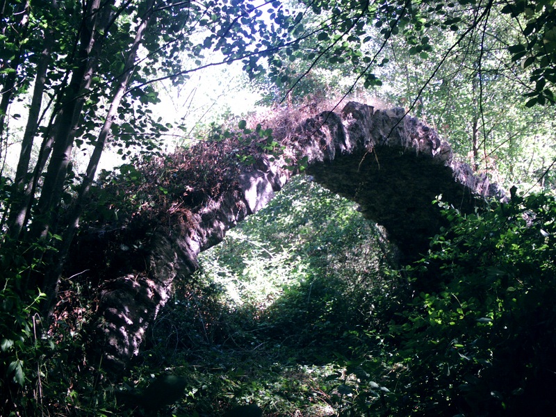 Grumento Nova, Ortschaft Bosco di Maglia: Römische Brücke