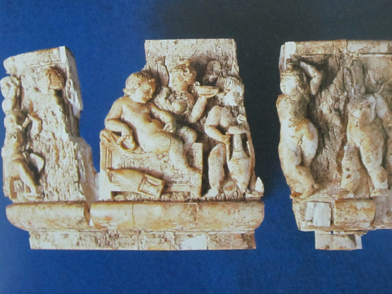 Ivory ciborium with the representation of a symposium scene