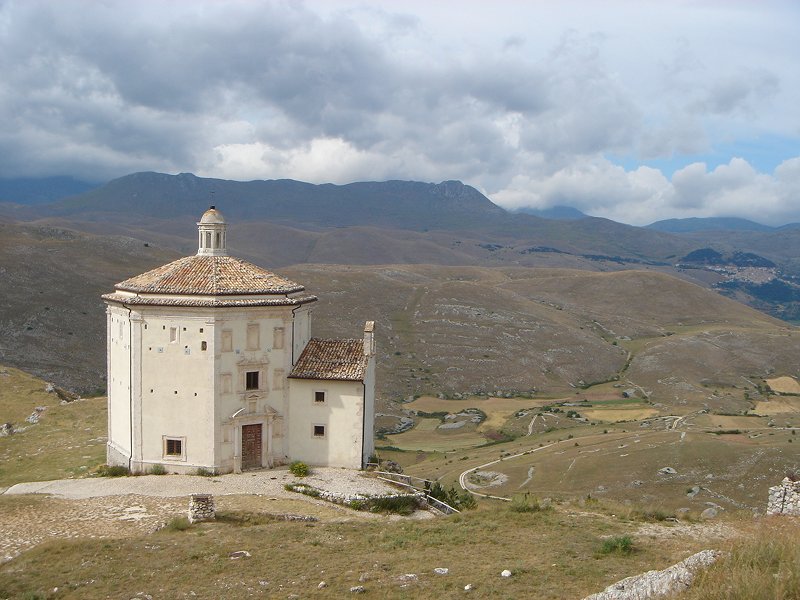 Calascio, Chiesa di Santa Maria della Pietà