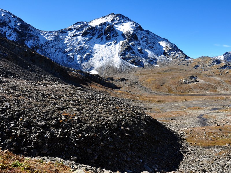 Rock glacier am Gavia Pass. Gaviola Spitze im Hintergrund