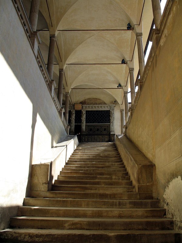 Palazzo di Pilato - Scala Santa e in cima la cappella 33: Ecce Homo