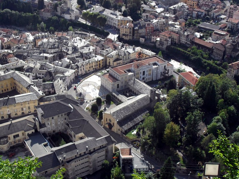 Historical town center of Città di Varallo and ancient church of Madonna delle Grazie (original Franciscan settlement)