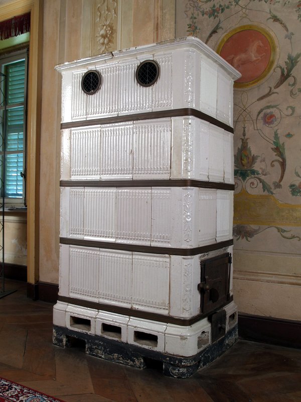 Castellamonte ceramics stove, Corridor of the birds