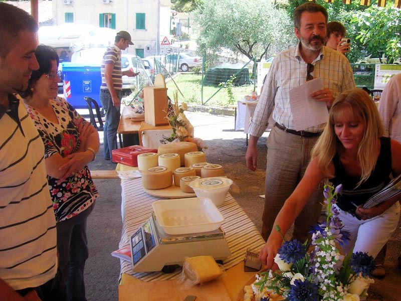 The cheese of Usai Dairy (Poggio Moiano)