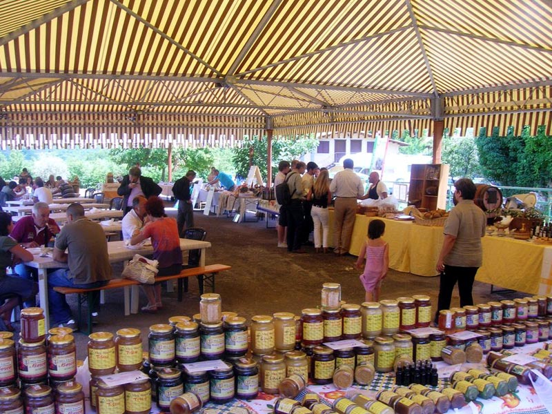 Il mercato dei prodotti locali e artigianali