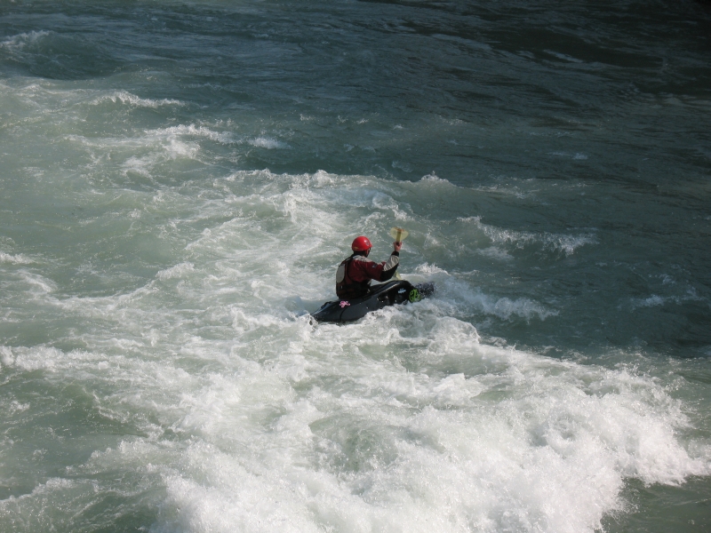 Kayak sulle acque mosse del Canale Scolmatore, a Saluggia