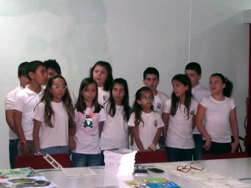 Concorso Il Valore dell'acqua: gli alunni della scuola di Calatabiano durante la presentazione dei lavori