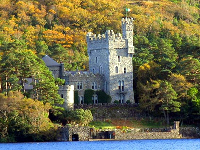 Castello di Glenveagh in autunno