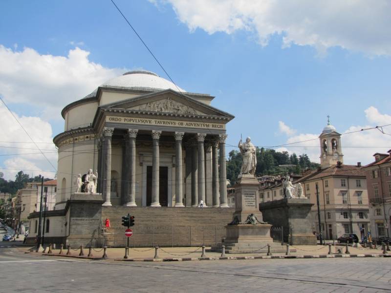 Chiesa della Gran Madre di Dio e monumento a Vittorio Emanuele I