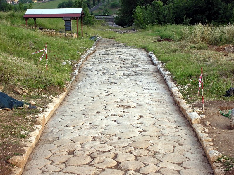 Basolato della strada romana