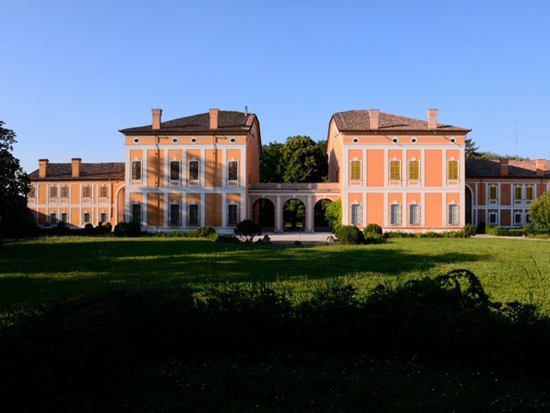 Sustinente, Villa Guerrieri