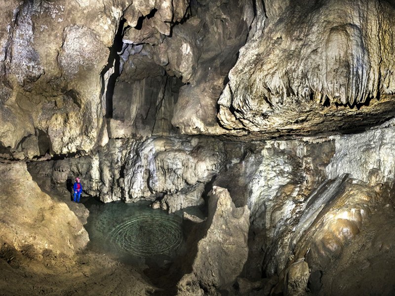 Sala Laghetto lungo il percorso di visita della Grotta Tanaccia
