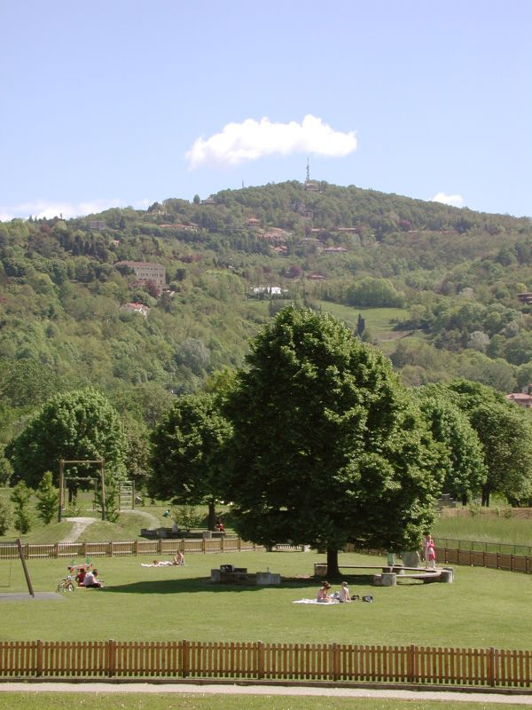 L'area giochi per bambini nel parco Le Vallere a Moncalieri