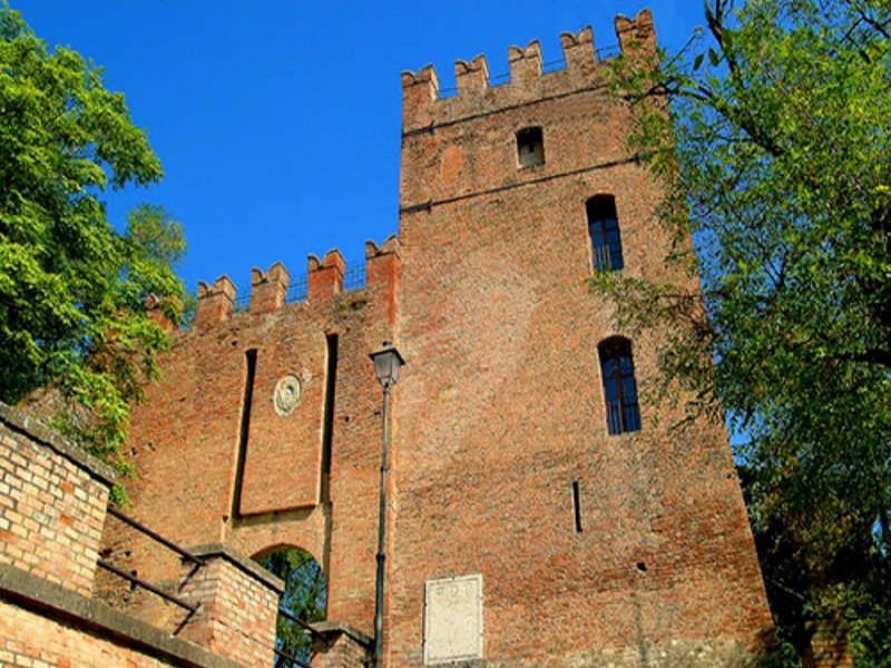 Torre di ingresso al castello di Monteveglio