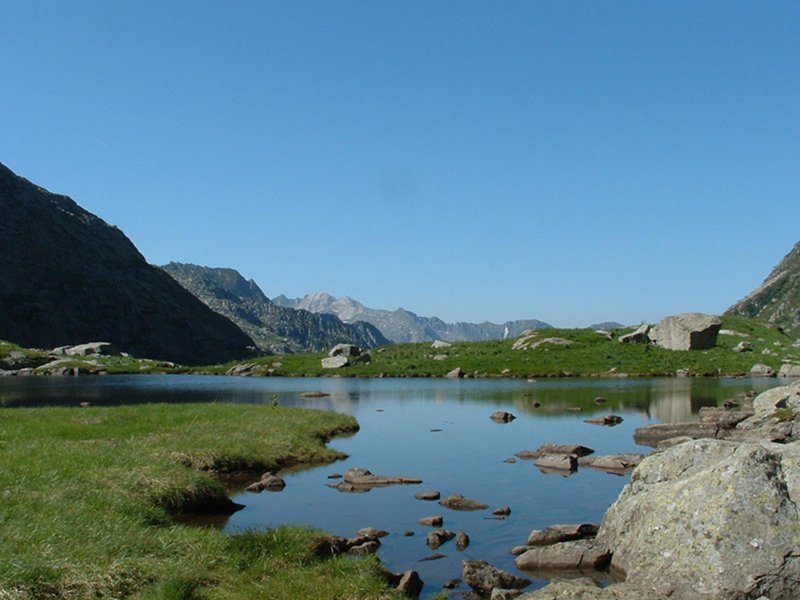Lago delle Pile (2165 m.) dalle Case di Val Paghera (1200 m.)