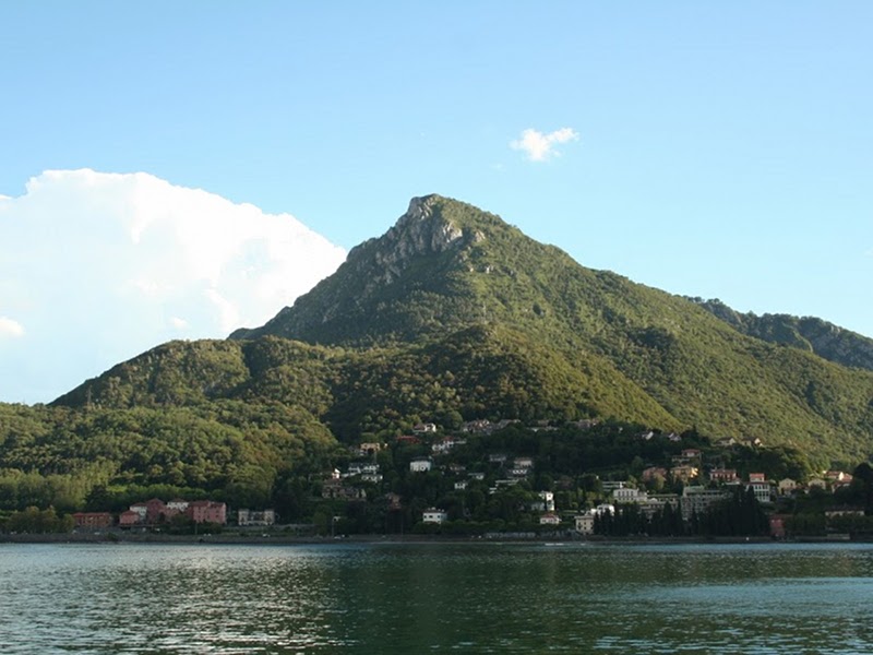 Dal lago di Lecco, Malgrate sulle pendici a nord del monte Barro