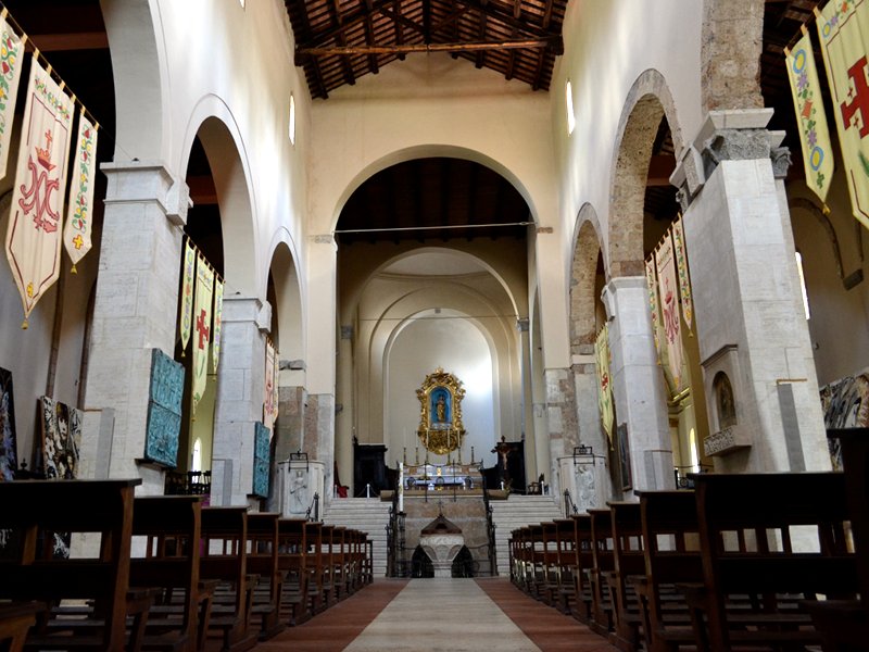 Interno Basilica Santo Sepolcro, navata centrale