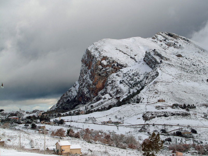 Rocca di Sciara (Sciara Cliff)