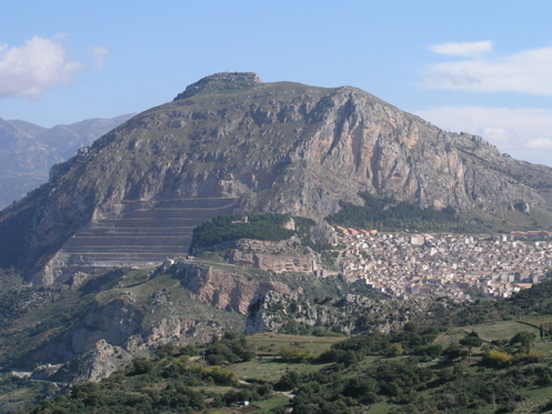 Rocca di Sciara (Sciara Cliff)