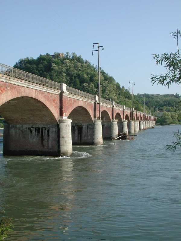 Il ponte in laterizi sul Po di Verrua Savoia