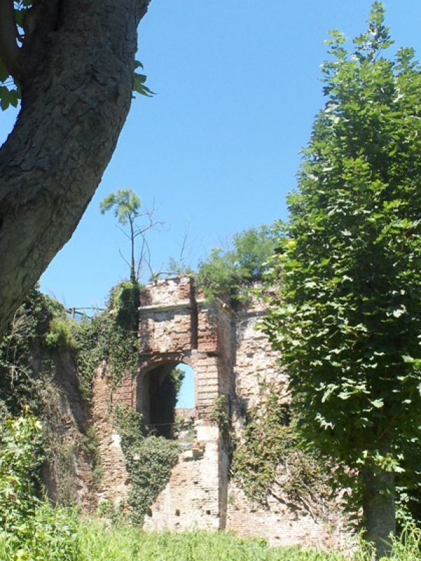 Resti dell'ingresso con ponte levatoio nella Fortezza di Verrua Savoia