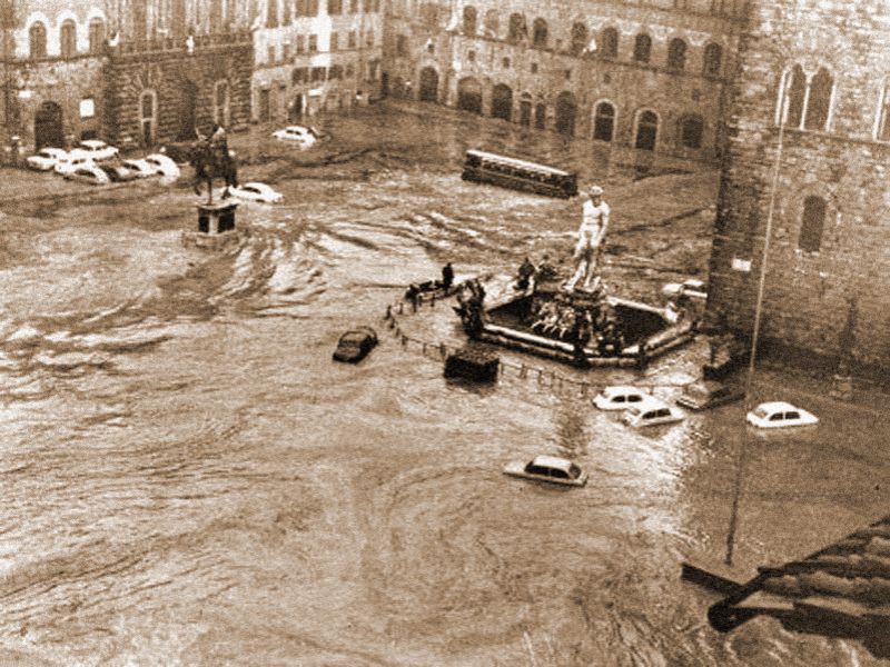 Firenze, 6 novembre 1966, piazza della Signoria