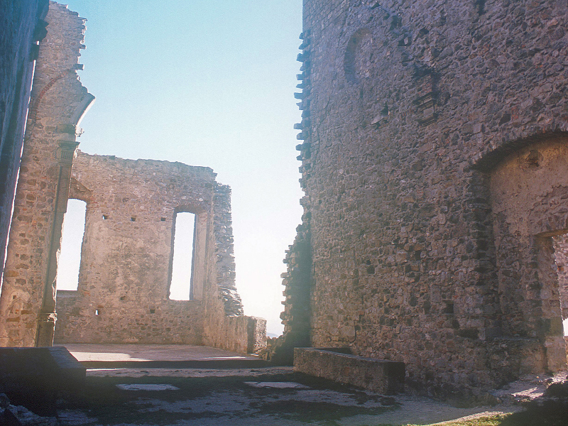 Ruinen des Klosters der Olivetani