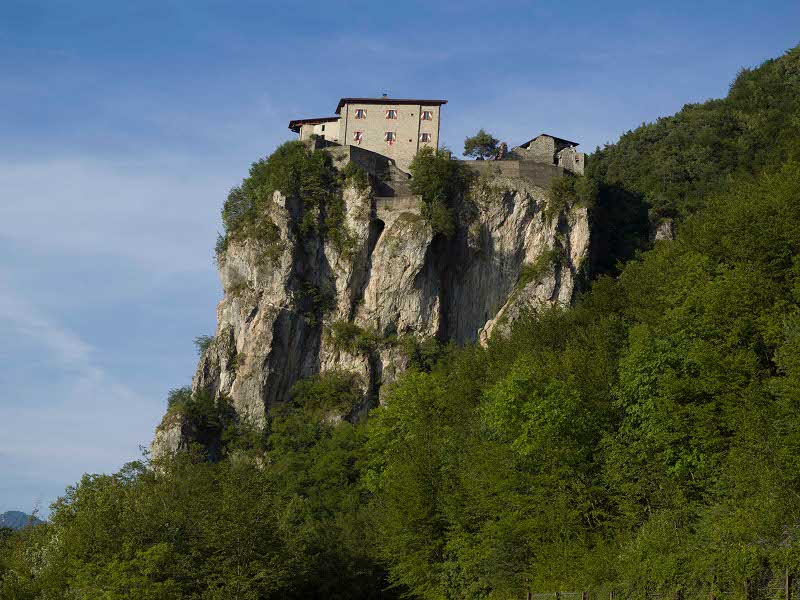 Bondone, Castel San Giovanni