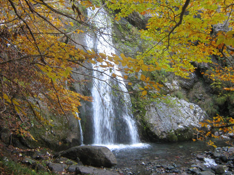 Wasserfall der Ravezza im Herbst