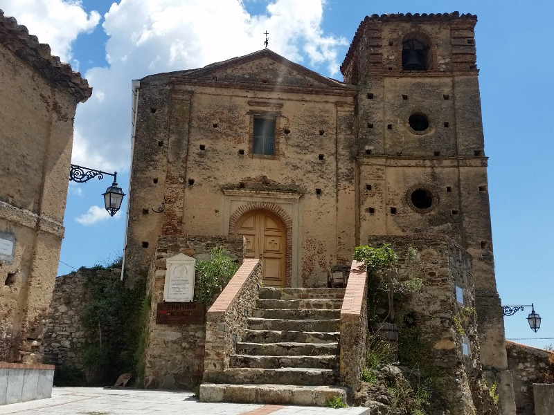 Galliciano, Church