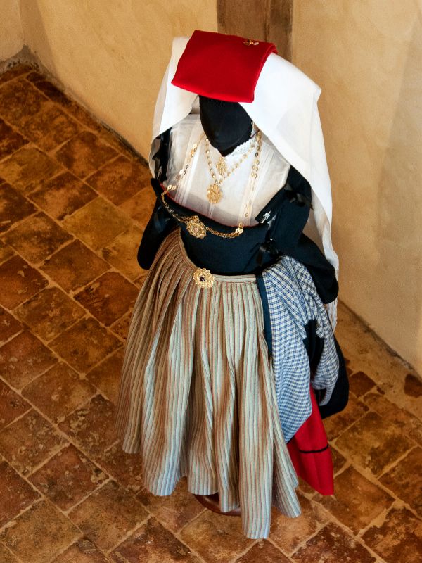 Female costume of Pettorano sul Gizio
