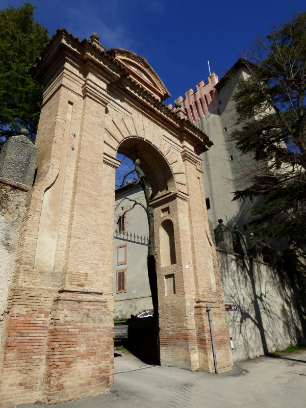 Castello di Guiglia: Arco d'ingresso
